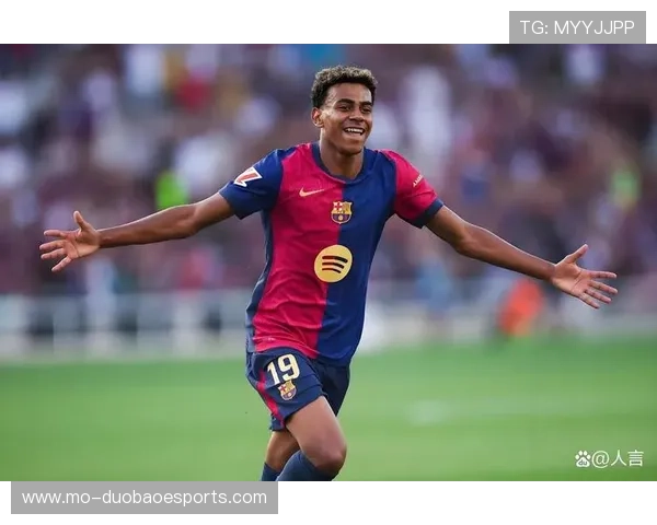 足球球星遮脸背后的秘密与挑战 揭开他们不为人知的隐私与压力