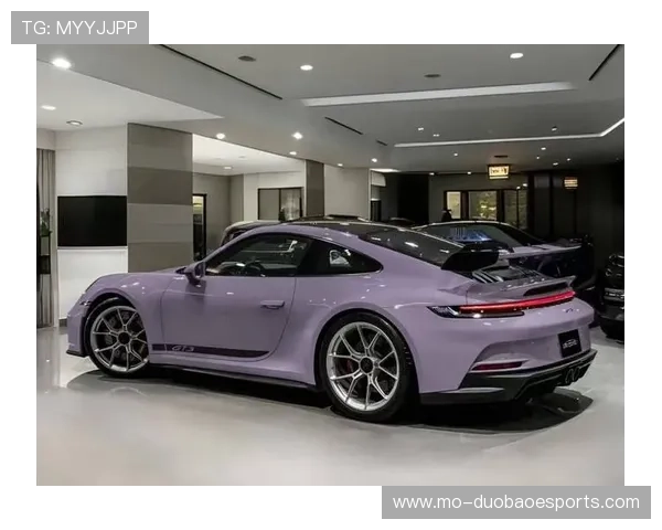 足球球星手机膜：专属定制护膜让你的手机与偶像同框精彩呈现